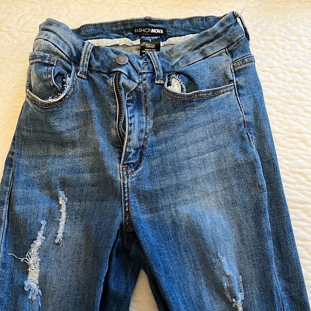 Fashion Nova ripped skinny blue jeans size 5